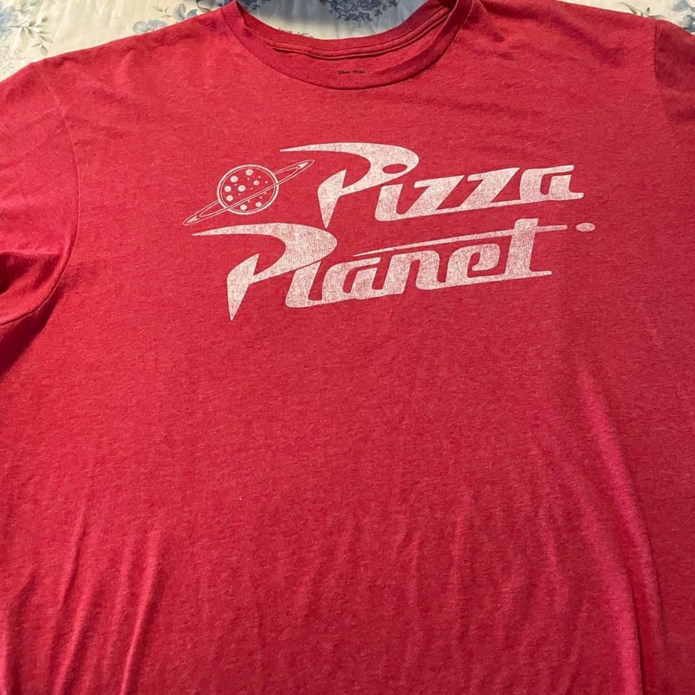 Pizza planet tee XL